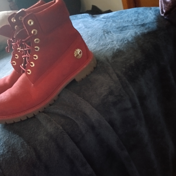 Ruby red timberland premium boots - Picture 3 of 6